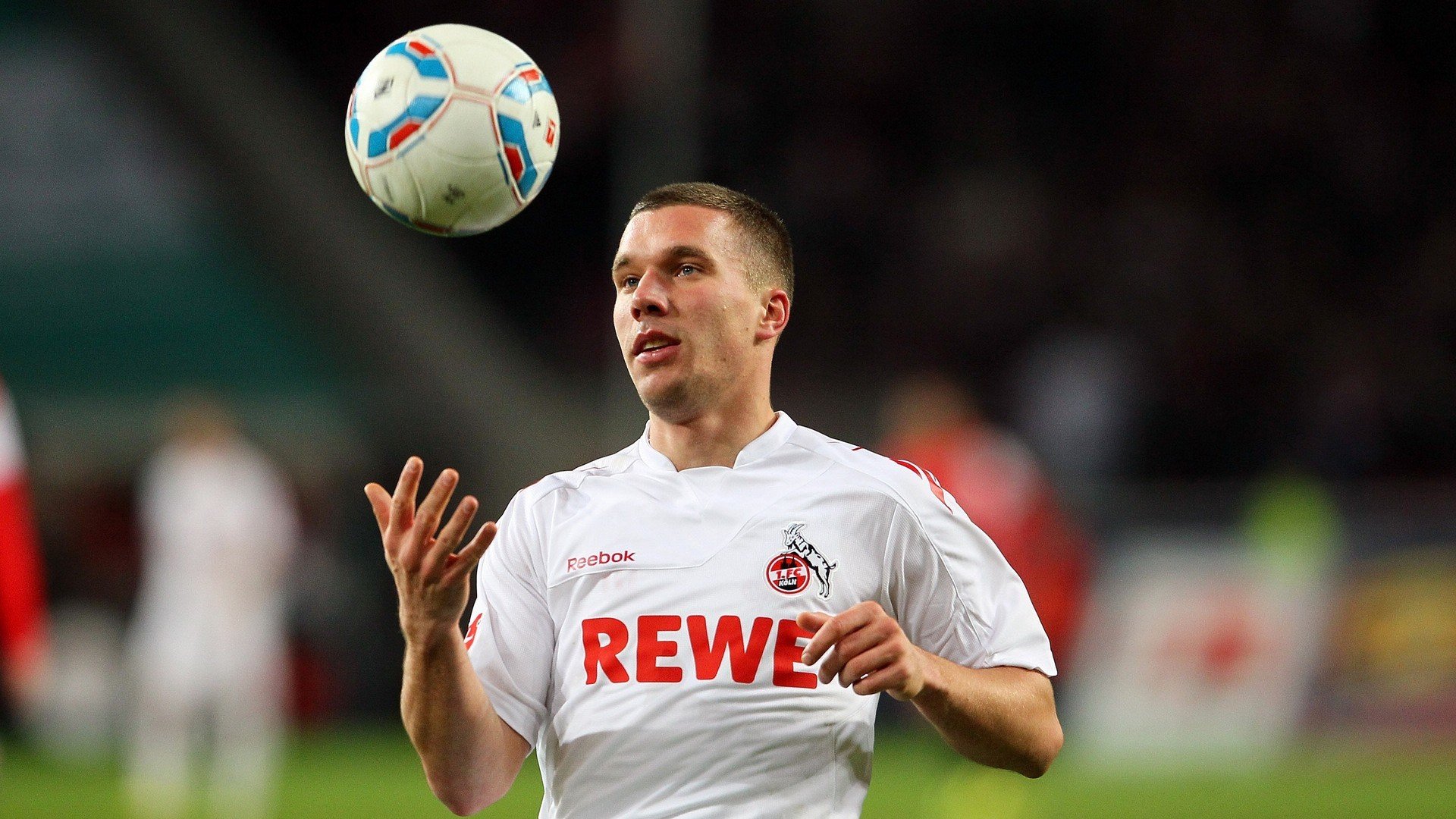 xingkong.com-曼联后防问题成为冬窗关注重点,曼联后防一条街