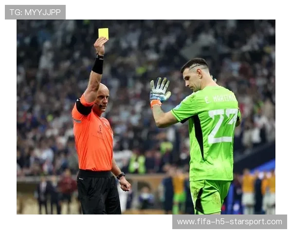 门将教练私下指导新扑救手法,老将也来学 门将教练私下指导新扑救手法,老将也来学